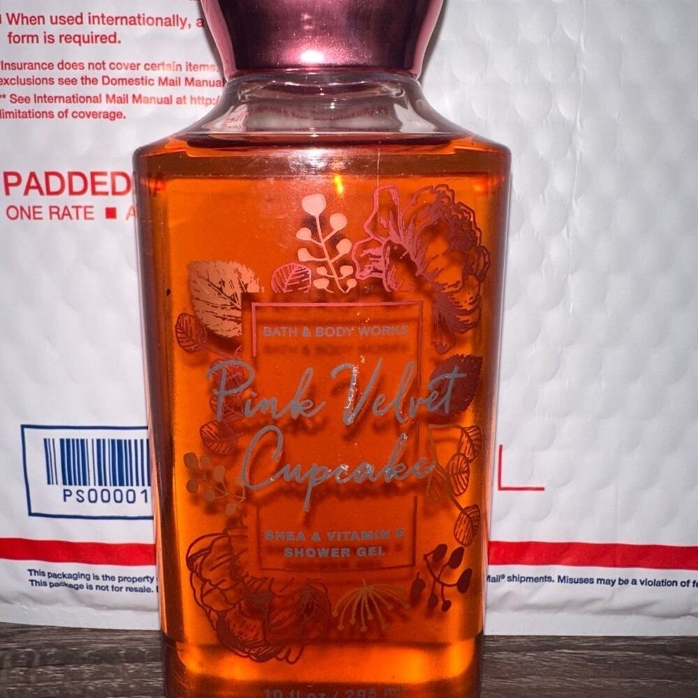 Bath and‎ Body Works Pink Velvet Cupcake Shower Gel
